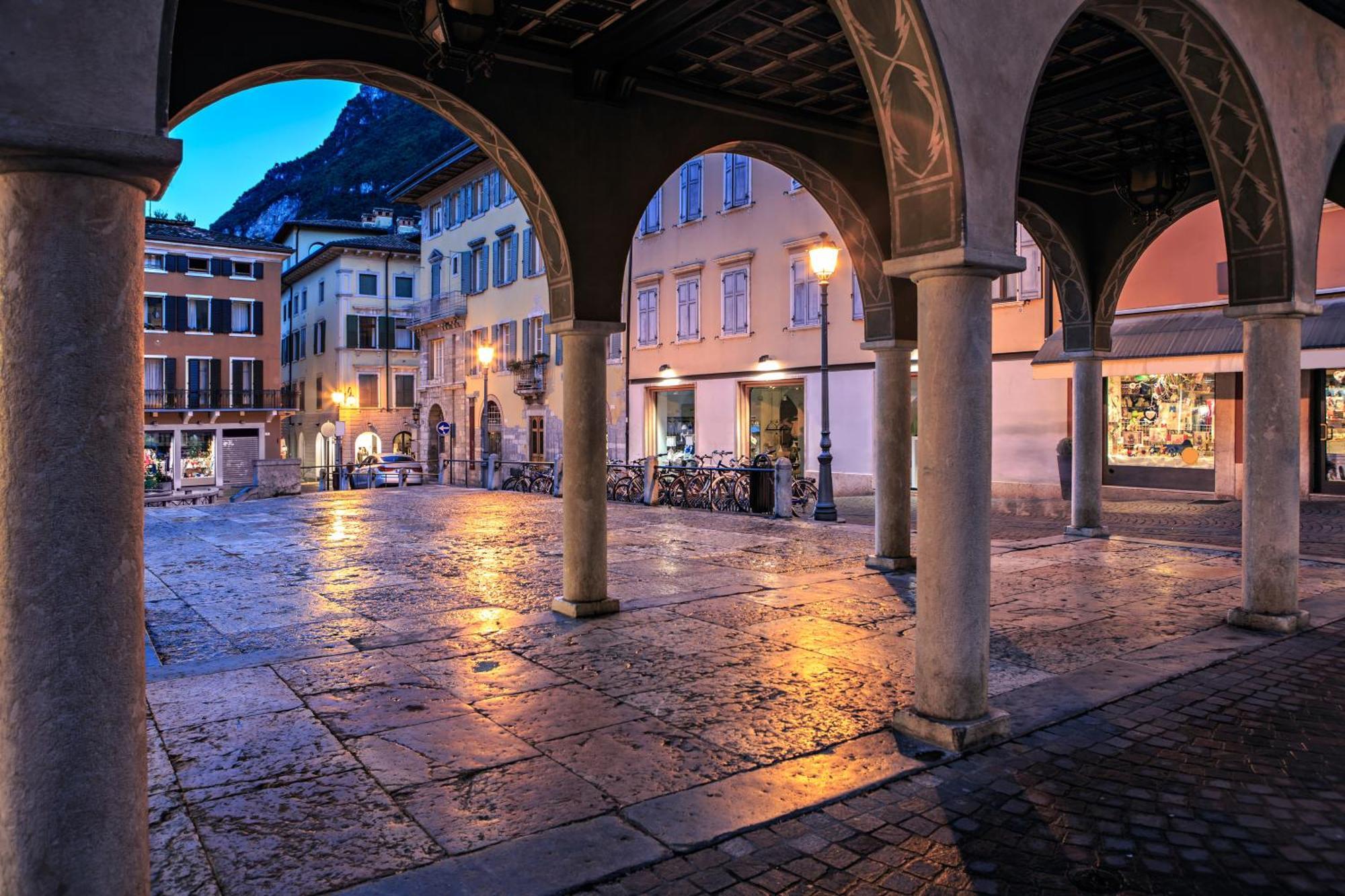 Nido Sui Tetti Di Riva Del Garda - Happy Rentals Exterior photo